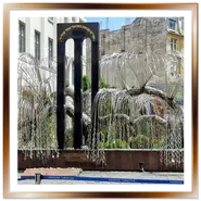 Monumento dell'Albero della Vita nel cortile della Grande Sinagoga nel quartiere ebraico di Budapest