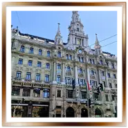 Facciata monumentale dell'Anantara New York Palace Hotel e del New York Cafe a Budapest sotto un cielo sereno