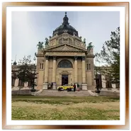 Ingresso principale neobarocco delle Terme Szechenyi a Budapest nel Parco Cittadino